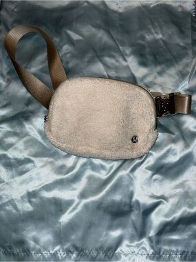 lululemon wear everywhere white sherpa belt bag